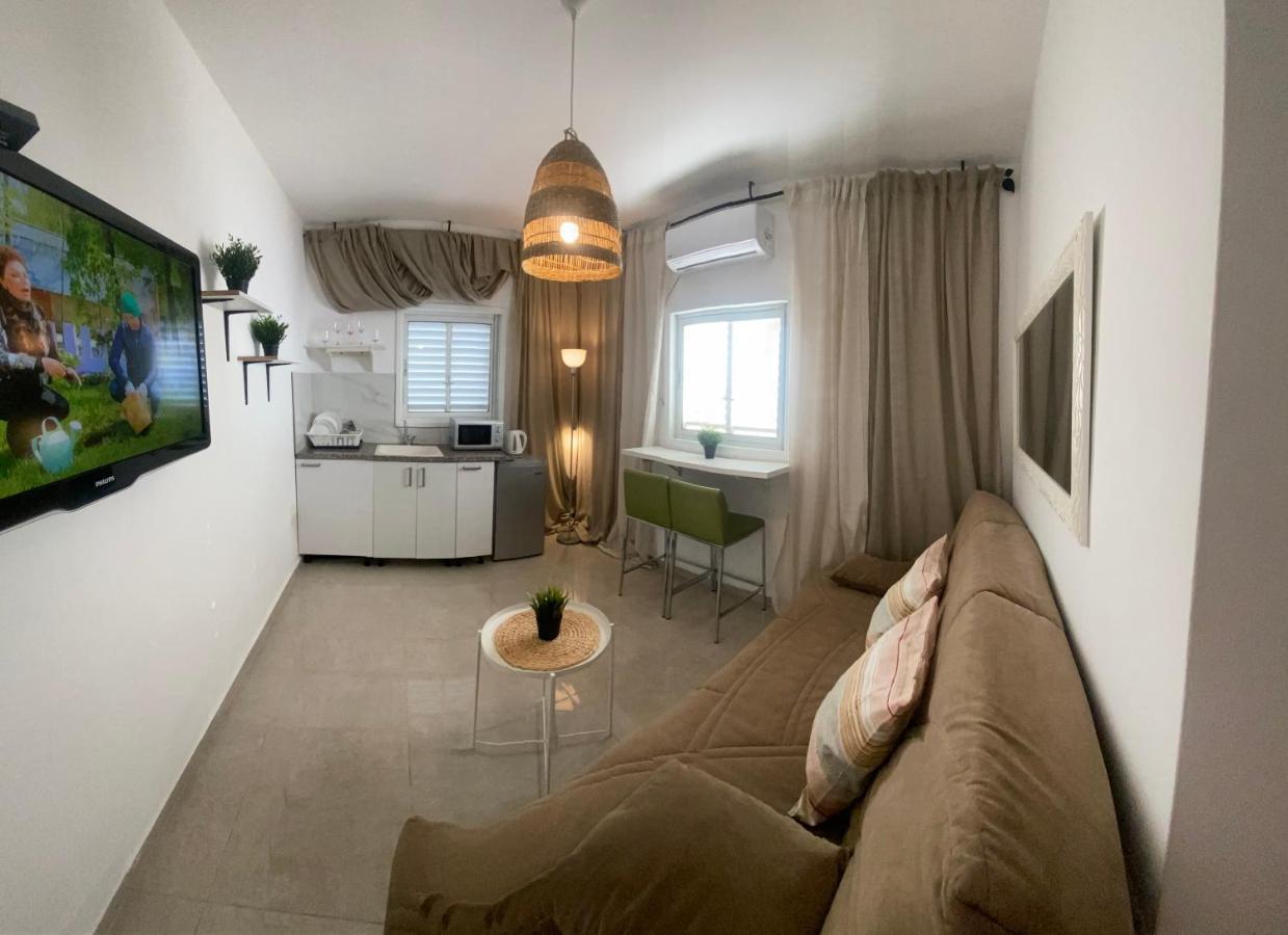 Apartment Oskar Beach بات يام المظهر الخارجي الصورة